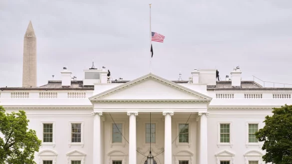 Trump fliegt zur Bestattung des Papstes - &copy; Jacquelyn Martin/AP/dpa