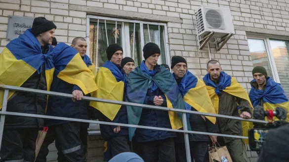 Ukrainische und russische Kriegsgefangene kommen nach Hause. (Archivbild) - © -/kyodo/dpa