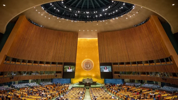 Showdown in der Halle der UN-Vollversammlung in New York - © Michael Kappeler/dpa