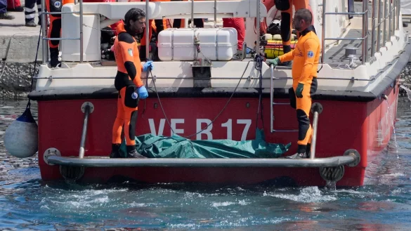 Die Luxusjacht «Baynesian» wird nach dem Untergang mit sieben Todesopfern vor Sizilien nun geborgen. (Archivbild) - © Jonathan Brady/PA Wire/dpa