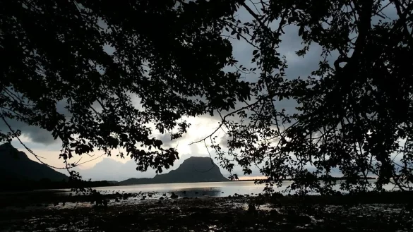 Der Berggipfel Le Morne Brabant auf der Insel Mauritius (Archivbild) - &copy; Vel Moonien/dpa