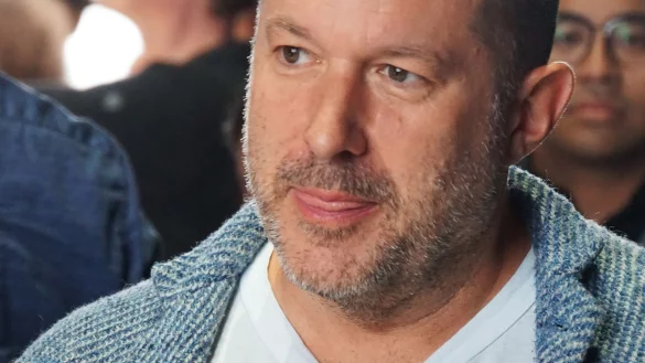 Jony Ive hat die Firma io mitgegründet, nachdem er Apple verlassen hatte. (Archivbild) - © Christoph Dernbach/dpa