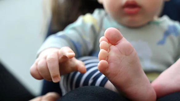 Wird es noch ein Junge oder ein Mädchen? (Symbolbild) - © Elisa Schu/dpa