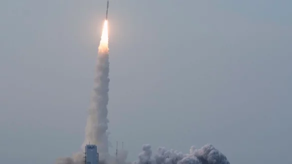 Mit dem Start macht Amazon Ernst bei der Aufholjagd zu Elon Musks Starlink-System. (Archivbild) - © John Raoux/AP/dpa