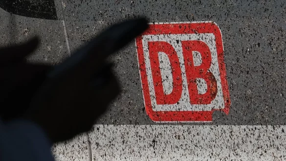 Der Ruf der Bahn ist derzeit ramponiert. Eine neue Spitze und eine neue Strategie sollen es richten. (Archivbild) - &copy; Bernd Wei&szlig;brod/dpa