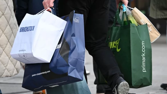 Einzelhandel startet mit Umsatzplus ins neue Jahr (Archivbild) - &copy; Arne Dedert/dpa