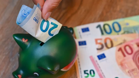 Im «Land der Sparer» verfügen viele Haushalte über keinerlei Ersparnisse. (Symbolbild) - © Patrick Pleul/dpa-Zentralbild/dpa