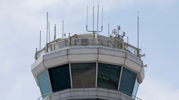 Am Flughafen von Denver verloren die Lotsen kurzzeitig den Kontakt zu den Piloten (Symbolbild) - &copy; Jenny Kane/AP/dpa