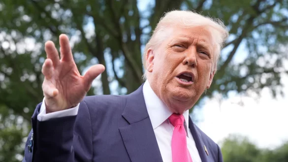 Die USA haben laut Trump nicht vor, der Ukraine Langstreckenraketen zu liefern. - © Manuel Balce Ceneta/AP/dpa