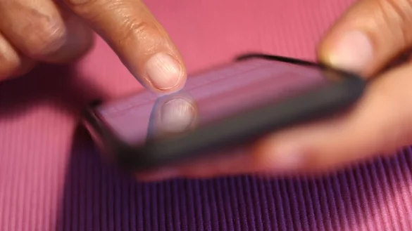 Die Deutschen verbringen sehr viel Zeit im Internet. Einer Befragung zufolge ist das f&uuml;r 98 Prozent der Befragten eine regelm&auml;&szlig;ige Aktivit&auml;t. (Symbolbild) - &copy; Karl-Josef Hildenbrand/dpa