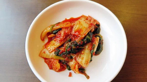Kimchi, eine meist scharfw&uuml;rzige Gem&uuml;sebeilage, ist ein Fermentations-Klassiker. - &copy; Dirk Godder/dpa-tmn