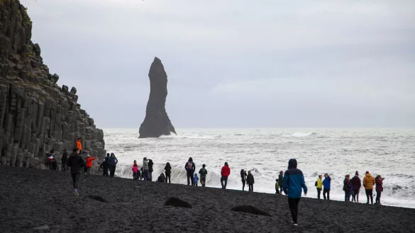 Am Strand Reynisfjara kam es am Wochenende zu einem tragischen Ungl&uuml;ck. (Archivbild) - &copy; Steffen Trumpf/dpa