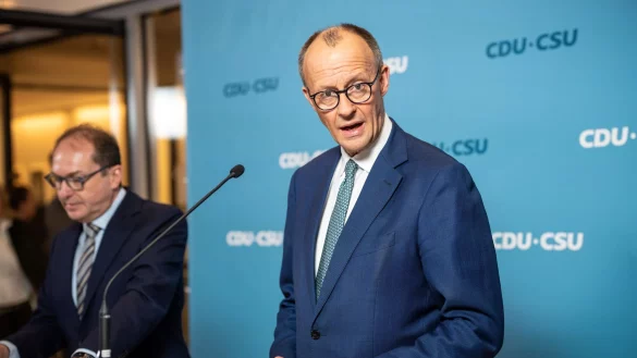 Die Union möchte sich zu aktuellen Migrationsthemen mit zwei Anträgen und einem Gesetzentwurf im Bundestag positionieren. - © Michael Kappeler/dpa