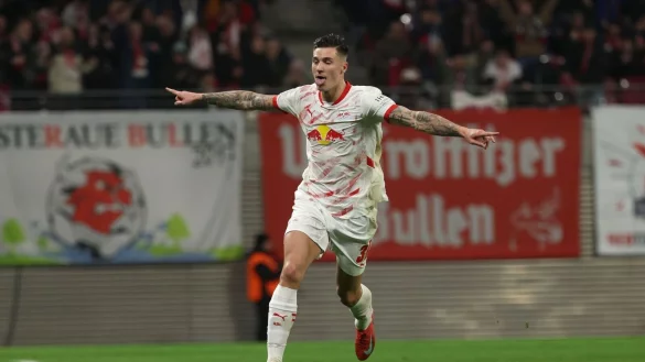 Benjamin Sesko traf für RB Leipzig per Hand-Elfmeter. - © Jan Woitas/dpa