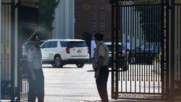 Die USA und der Iran setzen die Atomverhandlungen in der omanischen Hauptstadt Maskat fort. (Archivbild) - © Fatima Shbair/AP/dpa