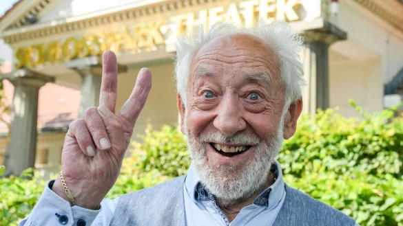 Will an seinem 90. Geburtstag auf der Bühne stehen: Dieter Hallervorden. - © Jens Kalaene/dpa