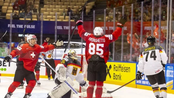 Die deutsche Abwehr war nicht nur gegen den Schweizer Sven Andrighetto &uuml;berfordert. - &copy; Salvatore Di Nolfi/KEYSTONE/dpa