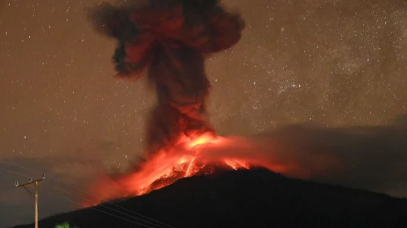 Der Lewotobi Laki-Laki ist seit Monaten immer wieder aktiv. - &copy; Geological Agency/dpa