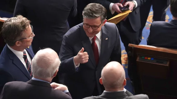 Mike Johnson bleibt Vorsitzender des US-Repräsentantenhauses. - © Jacquelyn Martin/AP/dpa