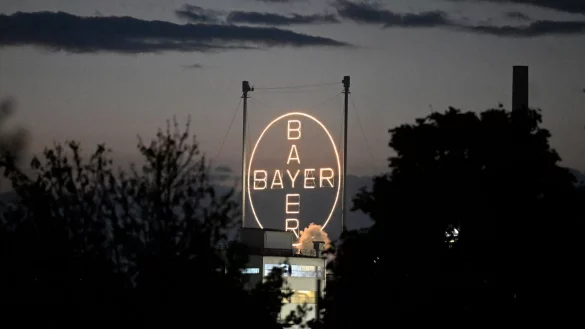 Das Unternehmen Bayer verkauft den Großteil seiner Kunstwerke. (Archivbild) - © Roberto Pfeil/dpa