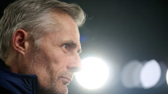 Schalkes Trainer Kees van Wonderen reist optimistisch und selbstbewusst zum 1. FC Köln. - © Bernd Thissen/dpa