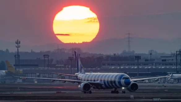 Ein Hingucker ist das seit 2022 eingeführte neue Design der Condor-Flugzeuge. - © Boris Roessler/dpa