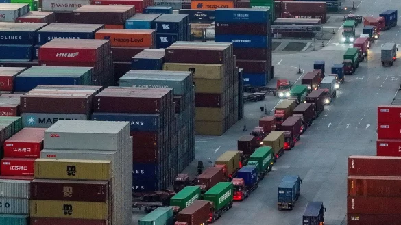 Chinas Wirtschaft wird maßgeblich durch Exporte angetrieben. - © Uncredited/CHINATOPIX via AP/dpa