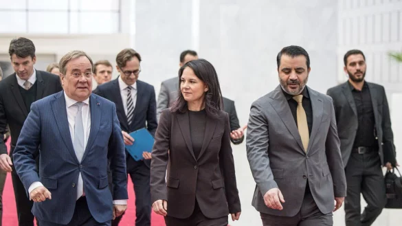 Armin Laschet gilt als einer von mehreren Kandidaten für das Amt des Bundesaußenministers in der nächsten Bundesregierung. (Archivbild) - © Hannes P. Albert/dpa
