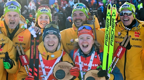 Selina Grotian und Justus Strelow (beide M) holen einen wichtigen Erfolg f&uuml;r das deutsche Team. - &copy; Martin Schutt/dpa