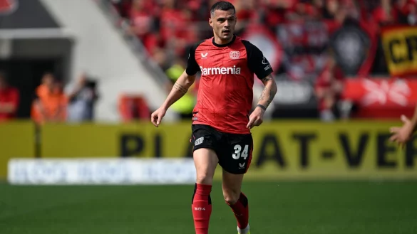 Er soll auf der Liste von AC Mailand stehen: Bayer Leverkusens Granit Xhaka. - © Federico Gambarini/dpa