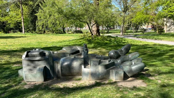 Mehr als 100.000 Euro ist die Skulptur «Ägypten» wert - Diebe haben sie aus dem Park am Lehmbruck-Museum gestohlen. - © Lehmbruck Museum/dpa