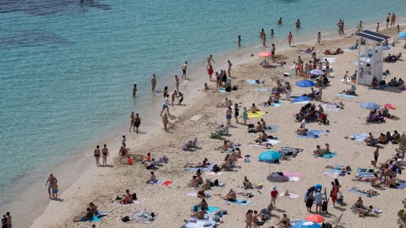 Mallorca bleibt beliebt – doch viele Tui-Urlauber zieht es im Winter verstärkt in die Ferne. (Archivbild) - © Clara Margais/dpa