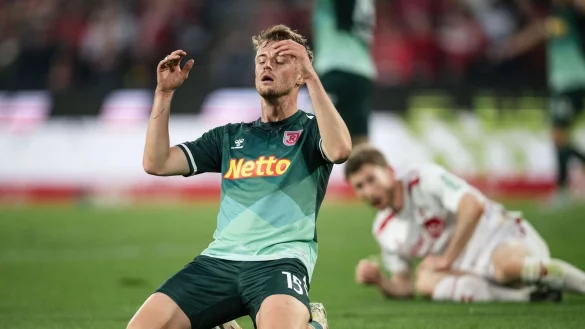 Steht als erster Absteiger aus der 2. Bundesliga fest: Jahn Regensburg. - © Marius Becker/dpa