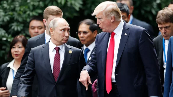 Noch aus seiner ersten Amtszeit kennt US-Präsident Donald Trump Kremlchef Wladimir Putin auch von persönlichen Begegnungen. (Archivbild) - © Jorge Silva/Reuters Pool/dpa