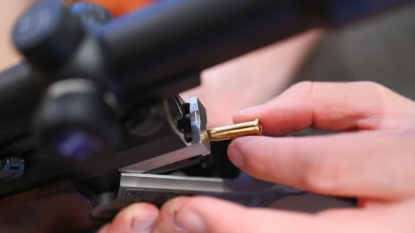 Bei einem 60-j&auml;hrigen Mann in L&uuml;btheen hat die Polizei nach eigenen Angaben Waffen und Sprengstoff sichergestellt. (Symbolbild) - &copy; Marius Bulling/dpa