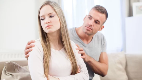 Emotional unreife Personen haben oft Probleme auf Gef&uuml;hle anderer einzugehen und reagieren daher defensiv oder nutzen Schweigen als Strafe. - &copy; Christin Klose/dpa-tmn