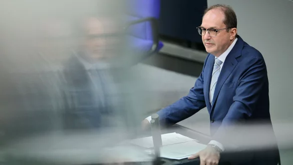 Im Bundestag erklären die Ministerinnen und Minister des Kabinetts von Kanzler Friedrich Merz (CSU) diese Woche ihre Pläne für die kommenden vier Jahre. - © Sebastian Christoph Gollnow/dpa