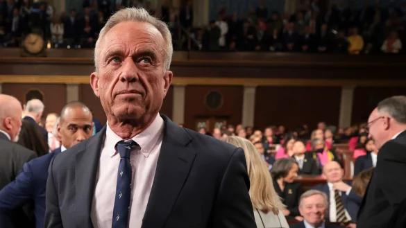 Gesundheitsminister Robert F. Kennedy Jr. schlägt Vitamin A vor im Kampf gegen Masern. - © Win McNamee/POOL Getty Images/AP/dpa