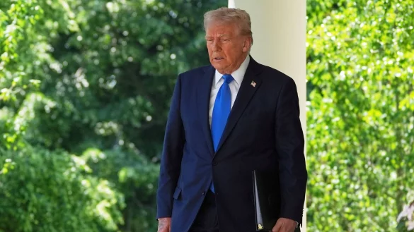 Donald Trump bekennt sich nicht rigoros zur Einhaltung der US-Verfassung. (Archivbild) - © Evan Vucci/AP/dpa