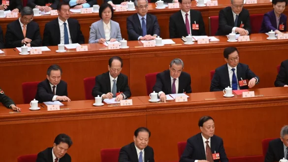 Die Abgeordneten in Chinas Volkskongress stimmten für die Pläne der Regierung- - © Johannes Neudecker/dpa