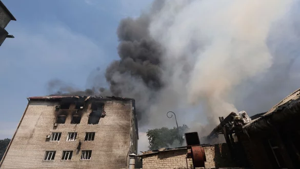 Derzeit vergeht kaum eine Nacht, in der Russland keine Drohnen oder Raketen ins Nachbarland losschickt. - © Kateryna Klochko/AP/dpa