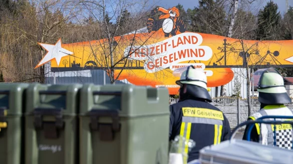 Nach einem Brand vor knapp zwei Wochen verschiebt das «Freizeit-Land Geiselwind» seinen Saisonstart. (Archivbild) - © Pia Bayer/dpa