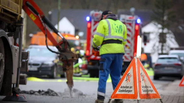Wegen einer besch&auml;digten Erdgasleitung haben am Freitagmittag die Bewohner von 13 H&auml;usern in Essen ihre Wohnungen verlassen m&uuml;ssen. - &copy; Justin Brosch/ANC-NEWS/dpa