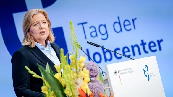 Arbeitsministerin Bärbel Bas (SPD) will bei der Reform des Bürgergelds Tempo machen. - © Kay Nietfeld/dpa