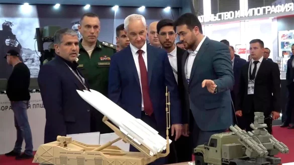 Die j&auml;hrliche Waffenschau beim Milit&auml;rforum nahe Moskau gilt als wichtige Pr&auml;sentationsplattform f&uuml;r die russische R&uuml;stungsindustrie. (Archivbild) - &copy; Uncredited/Russian Defense Ministry Press Service/AP/dpa