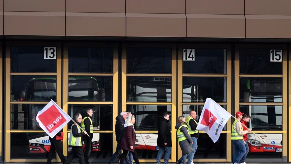 Die Warnstreikwoche in NRW geht auch heute weiter. - © Federico Gambarini/dpa