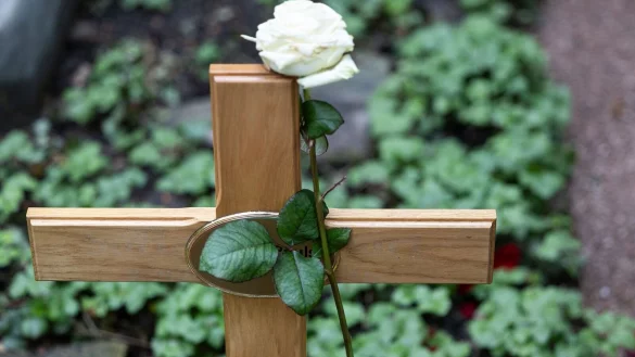Die Krebstoten waren im Schnitt 75,1 Jahre alt und damit gut vier Jahre jünger als alle Verstorbenen (79,4 Jahre). (Symbolfoto) - © Hannes P. Albert/dpa