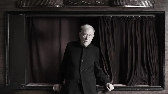 Der Theaterregisseur und Intendant Claus Peymann ist gestorben. (Archivbild) - © Jens Kalaene/dpa