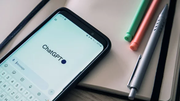 Prompt geschrieben und schon spuckt der Chatbot einen Text aus: Ein KI-generierter Output ist in der Regel aber kein urheberrechtlich schutzfähiges Werk. - © Christin Klose/dpa-tmn