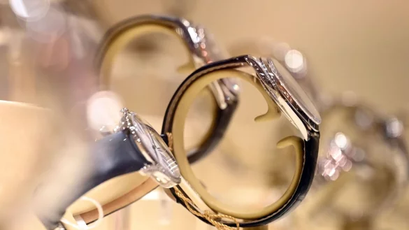 Weniger aber teurere St&uuml;cke sorgen bei Juwelieren und Uhrenh&auml;ndlern f&uuml;r stabile Ums&auml;tze. (Archivbild) - &copy; Uli Deck/dpa